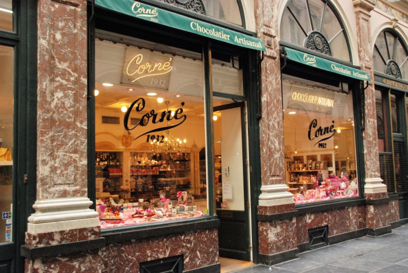 patisserie-MONTAUROUX-min_chocolate_chocolaterie_shop_luxury_chic_gallery_brussels_belgium-558146